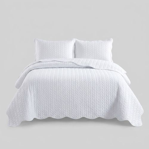 Queen Embossed Quilt Set, White